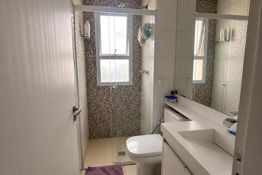 Banheiro de apartamento à venda com 2 quartos, 57m² em Vila Nossa Senhora da Escada, Barueri