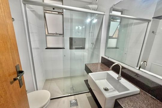 Banheiro Social de apartamento para alugar com 3 quartos, 95m² em Sion, Belo Horizonte