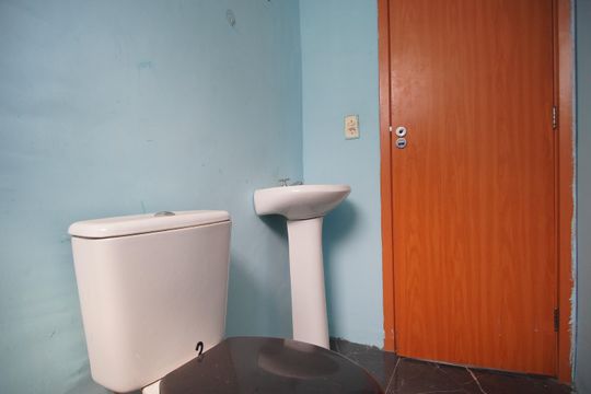 Banheiro de apartamento para alugar com 2 quartos, 50m² em Centro, Sapucaia do Sul