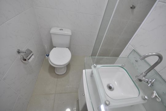 Banheiro de apartamento à venda com 2 quartos, 50m² em Vila Mazzei, São Paulo