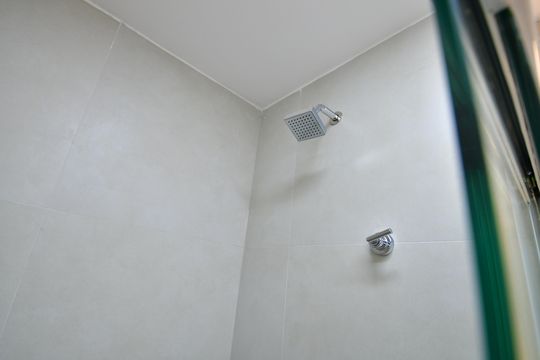 Banheiro de kitnet/studio para alugar com 1 quarto, 36m² em Botafogo, Campinas