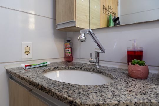 Banheiro de apartamento para alugar com 2 quartos, 55m² em Jardim Odete, Guarulhos