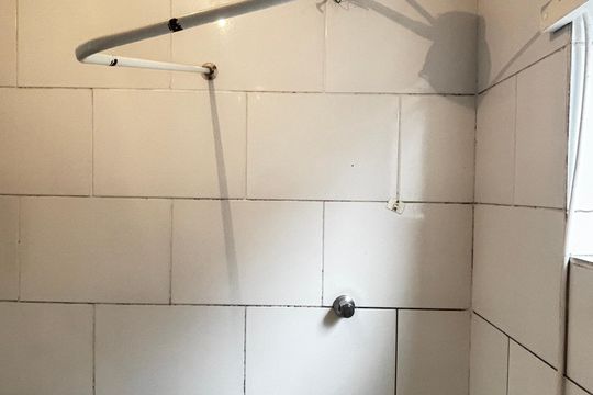 Banheiro de kitnet/studio para alugar com 1 quarto, 35m² em Vila Suíça, Santo André