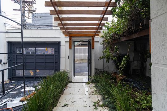 Garagem de casa para alugar com 6 quartos, 500m² em Jardim Popular, São Paulo