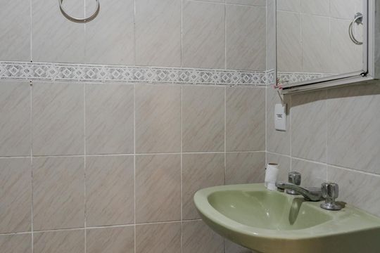 Banheiro de apartamento para alugar com 1 quarto, 40m² em Independência, Porto Alegre