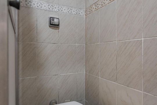 Banheiro de apartamento para alugar com 1 quarto, 40m² em Independência, Porto Alegre