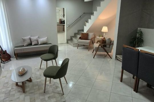 Sala de casa à venda com 3 quartos, 218m² em Jardim Samambaia, Jundiaí