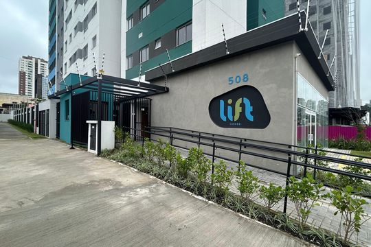 Fachada de apartamento para alugar com 2 quartos, 92m² em Jardim Caravelas, São Paulo