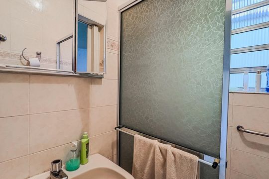Banheiro  de casa para alugar com 3 quartos, 139m² em Jardim Piratininga, São Paulo
