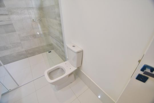 Banheiro Suíte 2 de casa de condomínio para alugar com 3 quartos, 502m² em Sítios de Recreio Gramado, Campinas