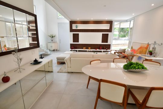 Sala de casa de condomínio para alugar com 3 quartos, 502m² em Sítios de Recreio Gramado, Campinas