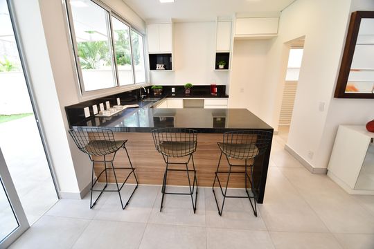 Cozinha de casa de condomínio para alugar com 3 quartos, 502m² em Sítios de Recreio Gramado, Campinas