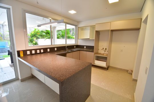 Cozinha de casa de condomínio para alugar com 3 quartos, 498m² em Sítios de Recreio Gramado, Campinas