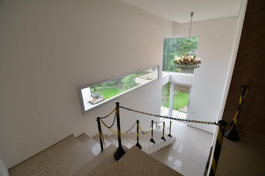 Escada de casa de condomínio para alugar com 3 quartos, 498m² em Sítios de Recreio Gramado, Campinas