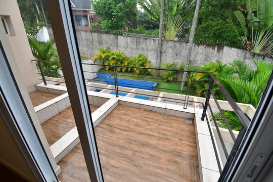 Quarto 2 - Suíte  Sacada de casa de condomínio para alugar com 3 quartos, 498m² em Sítios de Recreio Gramado, Campinas