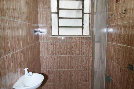 Banheiro de apartamento para alugar com 2 quartos, 60m² em Coelho Neto, Rio de Janeiro