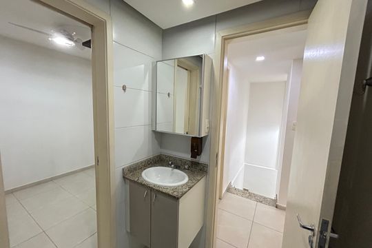 Banheiro de casa para alugar com 3 quartos, 96m² em Todos Os Santos, Rio de Janeiro