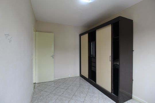 Quarto 1 de apartamento para alugar com 2 quartos, 57m² em Taquara, Rio de Janeiro