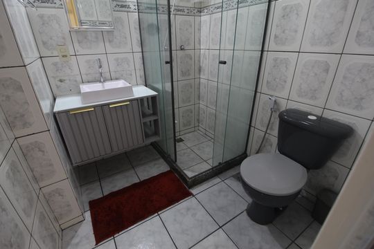 Banheiro de apartamento para alugar com 2 quartos, 57m² em Taquara, Rio de Janeiro