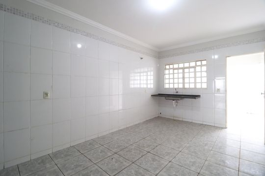 Cozinha de casa para alugar com 2 quartos, 70m² em Jardim Europa, Uberlândia