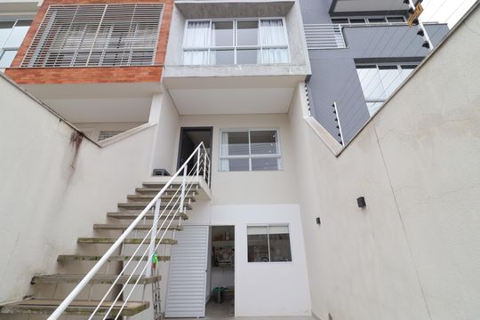 Fachada de casa para alugar com 2 quartos, 115m² em Jardim Cidalia, São Paulo