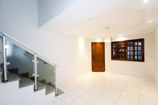 Casa para alugar com 3 quartos, 200m² em Jardim Bom Clima, Guarulhos