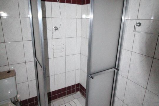 Banheiro da Suíte de casa para alugar com 1 quarto, 98m² em Jardim Augusta, São José dos Campos