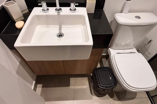 Banheiro de kitnet/studio para alugar com 1 quarto, 35m² em Vila Olímpia, São Paulo