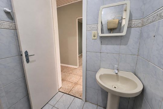 Banheiro de casa à venda com 2 quartos, 98m² em Igara, Canoas