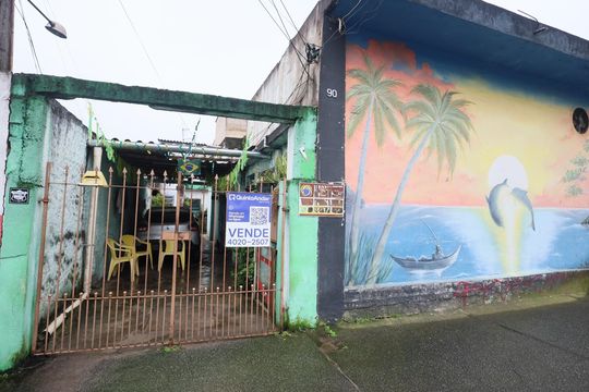 Fachada de casa à venda com 2 quartos, 250m² em Rochdale, Osasco