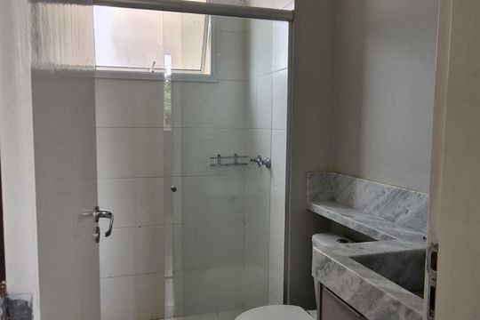 Banheiro 1 de apartamento para alugar com 2 quartos, 56m² em Jardim Perola, Limeira