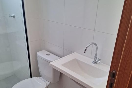 Banheiro Social de apartamento para alugar com 2 quartos, 40m² em Jardim Patricia, Uberlândia