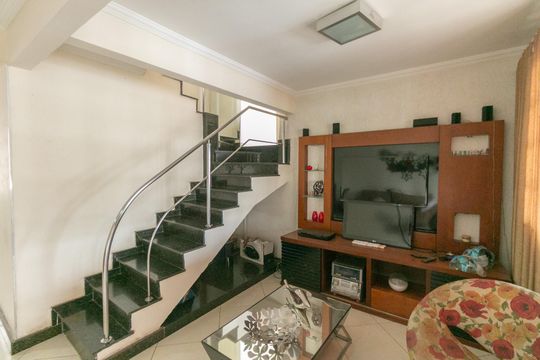 Casa à venda com 4 quartos, 210m² em Conjunto Helena Antipoff, Belo Horizonte
