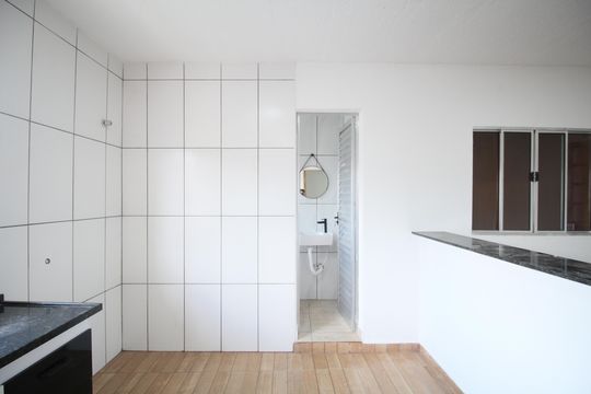 Cozinha de casa para alugar com 1 quarto, 35m² em Jardim Vitoria, Taboão da Serra