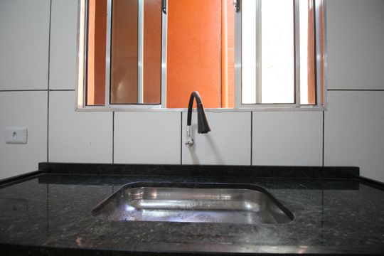 Cozinha de casa para alugar com 2 quartos, 44m² em Jardim Vitoria, Taboão da Serra