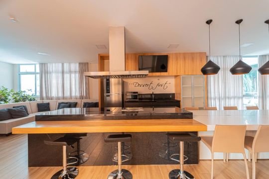 Casa à venda com 4 quartos, 392m² em Jardim Marajoara, São Paulo