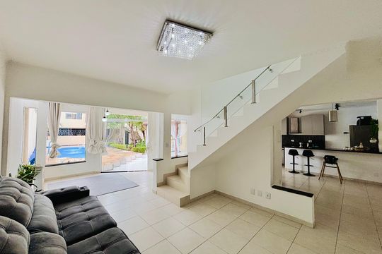 Casa à venda com 3 quartos, 270m² em Vila Paulistania, São Paulo