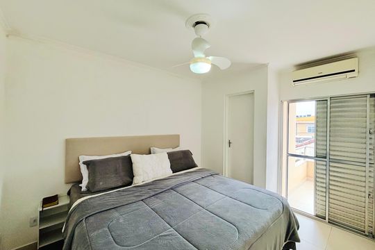 Suíte 1 de casa à venda com 3 quartos, 270m² em Vila Paulistania, São Paulo