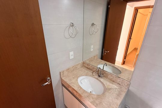 Banheiro Social de apartamento para alugar com 2 quartos, 60m² em Parque Amazonia, Goiânia