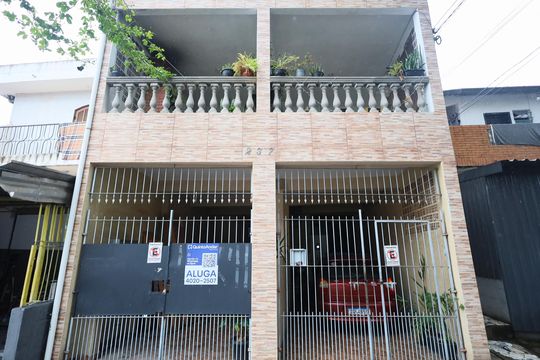 Fachada de casa para alugar com 1 quarto, 72m² em Vila Yolanda, Osasco