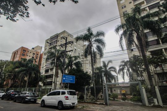 Fachada de apartamento para alugar com 2 quartos, 64m² em Tristeza, Porto Alegre