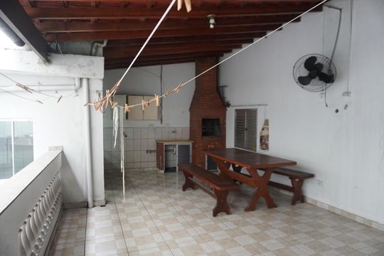 Casa para alugar com 5 quartos, 175m² em Jardim das Oliveiras, São Paulo