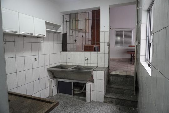 Casa para alugar com 5 quartos, 175m² em Jardim das Oliveiras, São Paulo