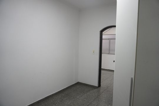 Casa para alugar com 5 quartos, 175m² em Jardim das Oliveiras, São Paulo