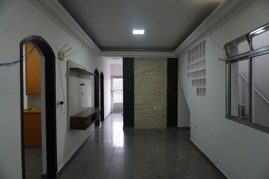 Casa para alugar com 5 quartos, 175m² em Jardim das Oliveiras, São Paulo