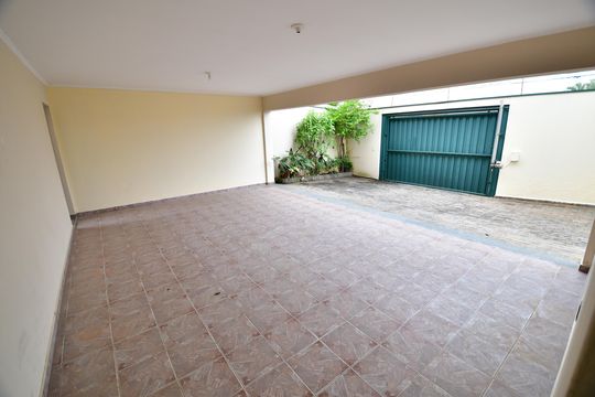 Garagem de casa para alugar com 3 quartos, 295m² em Parque São Quirino, Campinas