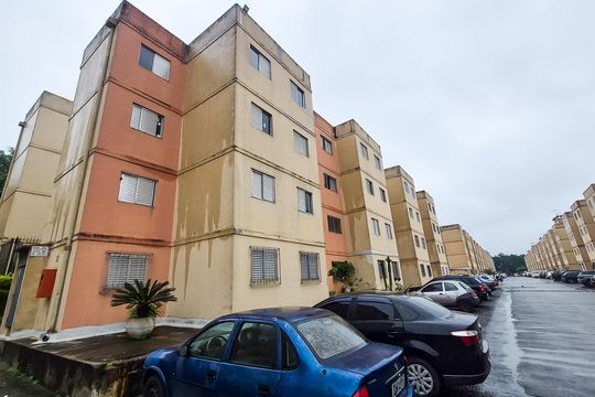 Fachada de apartamento para alugar com 3 quartos, 59m² em Parque Pinheiros, Taboão da Serra
