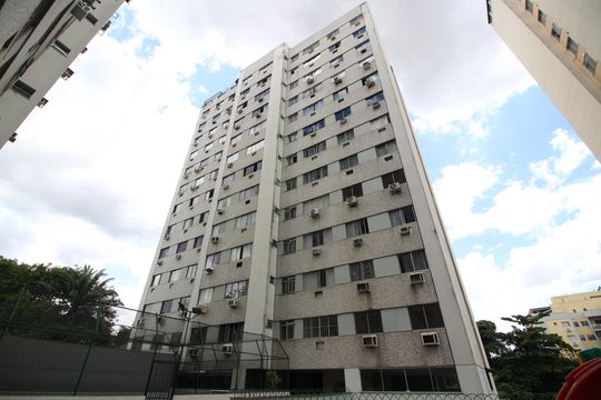 Fachada do bloco de apartamento à venda com 1 quarto, 60m² em Taquara, Rio de Janeiro