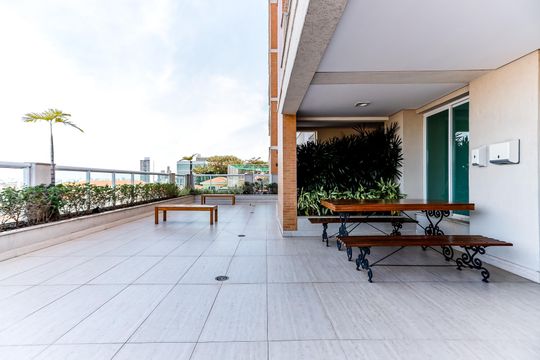 Área comum de apartamento à venda com 3 quartos, 136m² em Vila Paiva, São Paulo