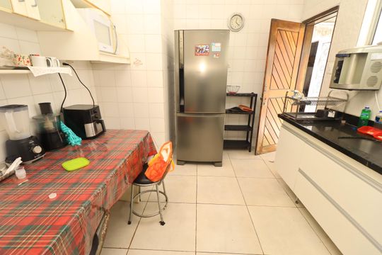 Casa para alugar com 5 quartos, 220m² em Stiep, Salvador